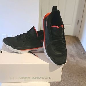 UA Curry 7 Black/Beta Red with box